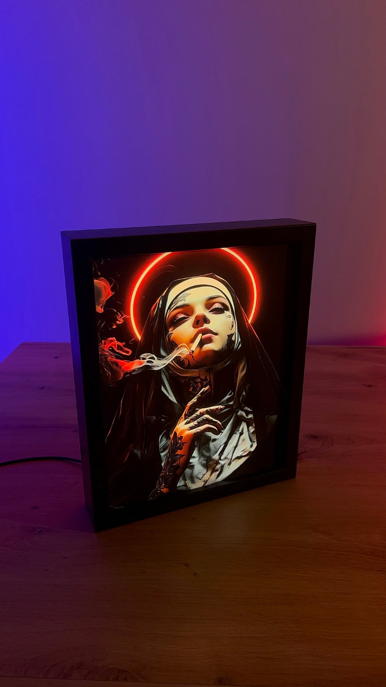 Obrazolampka Zakonnica z papierosem 2